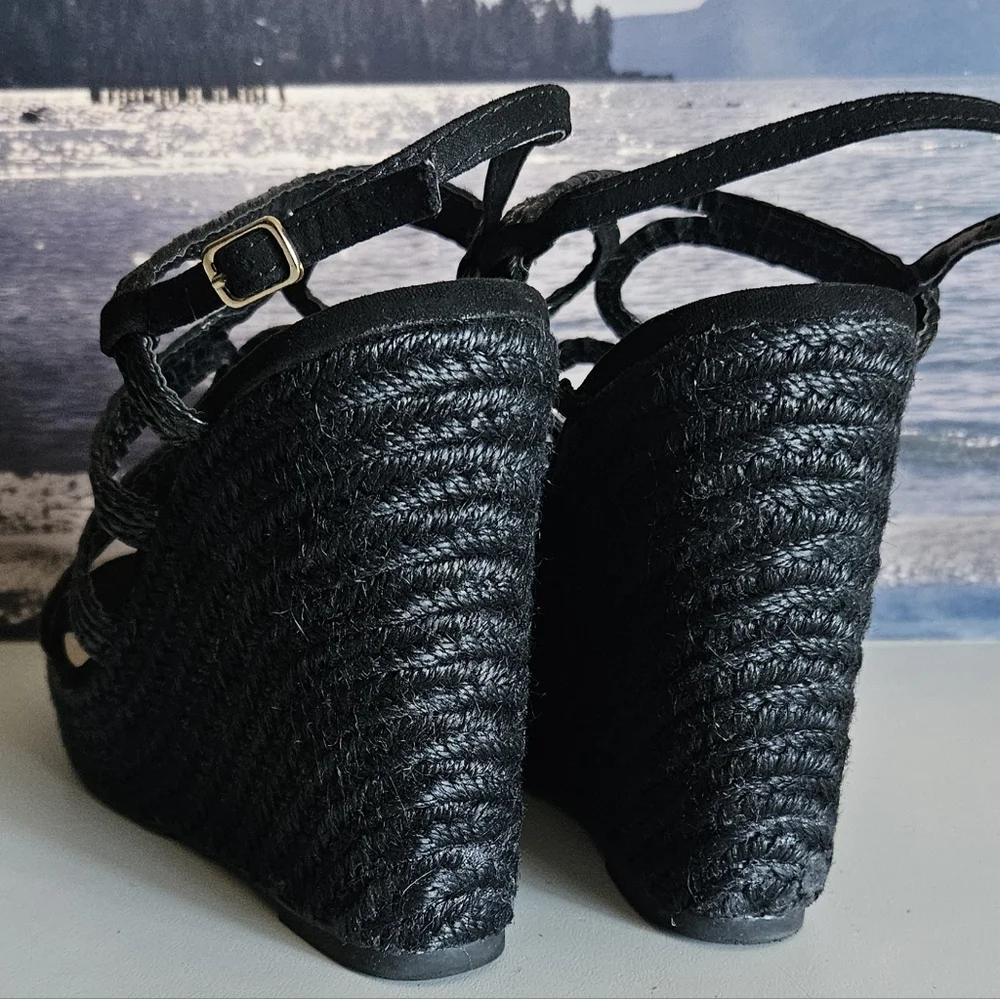 NWT Wild Diva Lounge Wedge Sandals